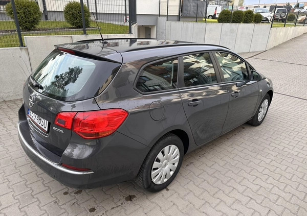 Opel Astra cena 25900 przebieg: 177500, rok produkcji 2015 z Szczecin małe 79